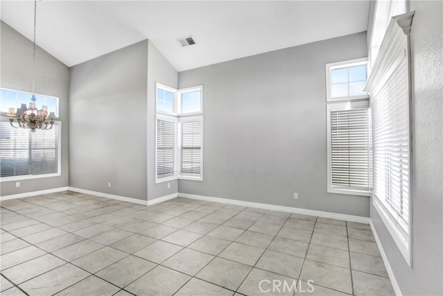 Detail Gallery Image 5 of 28 For 2421 W Calle Celeste Dr, Rialto,  CA 92377 - 5 Beds | 3 Baths