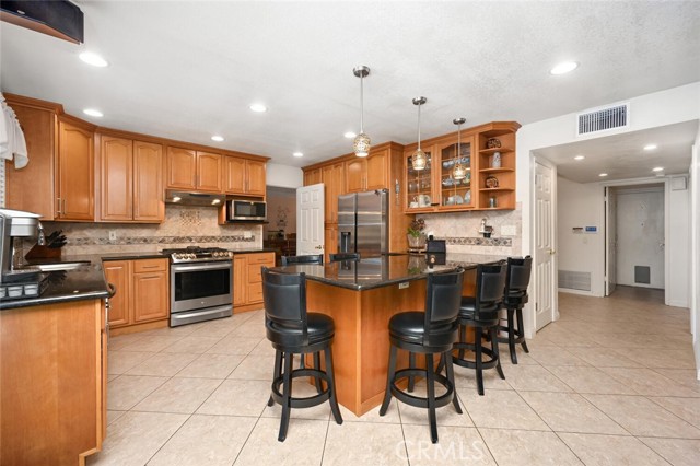 Well-designed backsplash that compliments the gorgeous cabinetry.