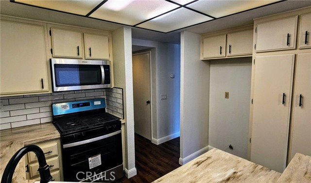 Detail Gallery Image 7 of 24 For 1031 Palmetto Bldg O Ave #4,  Ontario,  CA 91762 - 2 Beds | 2/1 Baths