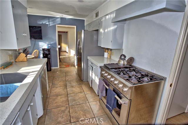 Detail Gallery Image 14 of 31 For 535 Fairmont Dr, San Bernardino,  CA 92404 - 3 Beds | 2/1 Baths