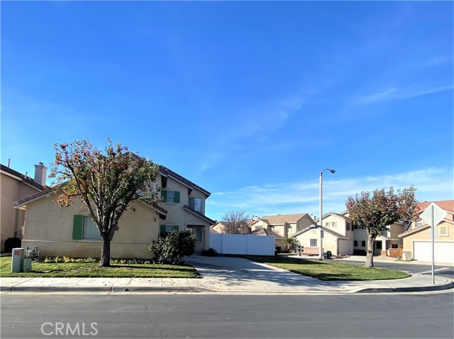 Detail Gallery Image 12 of 45 For 934 Primrose Ln, Corona,  CA 92878 - 4 Beds | 2/1 Baths