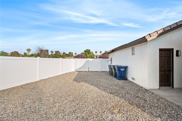 1563 Gary Lane, Redlands CA: https://media.crmls.org/medias/f1e22927-5b86-42b0-98b7-a0190d579388.jpg