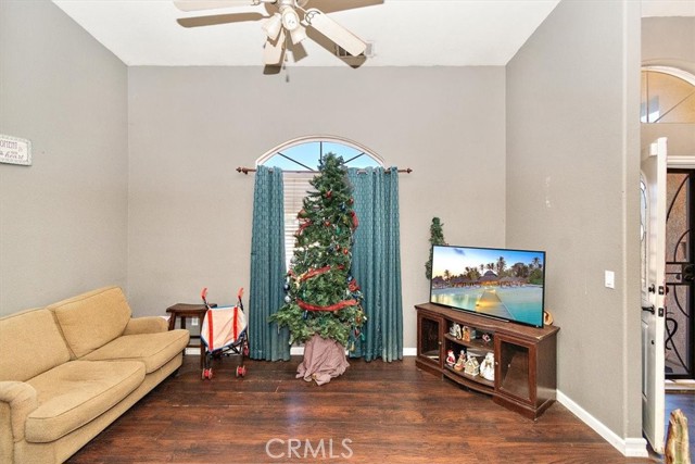 Detail Gallery Image 5 of 43 For 12730 Fir St, Oak Hills,  CA 92344 - 6 Beds | 4/1 Baths