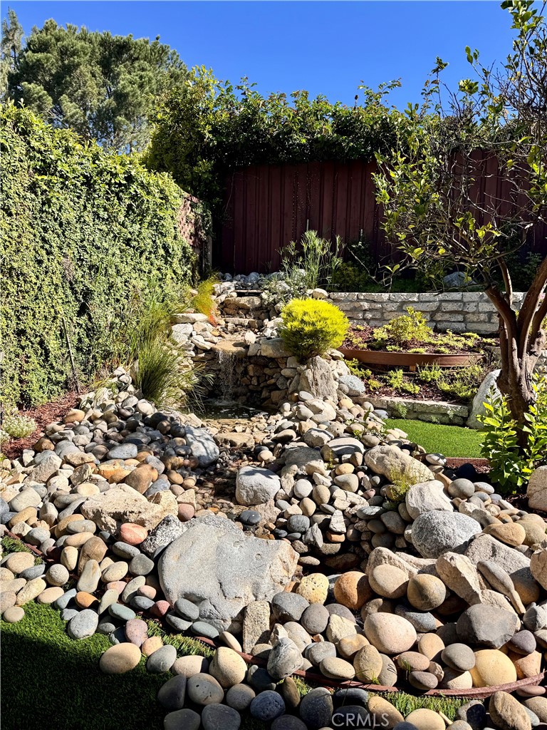 https://media.crmls.org/medias/f1e414b2-53a5-46c4-b0cd-79f9732d31e6.jpg?preset=X-Large