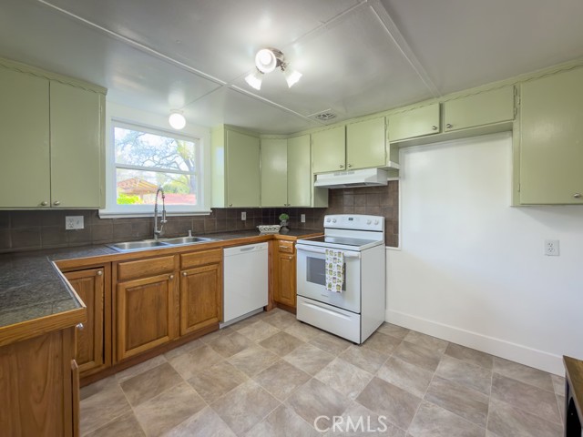 Detail Gallery Image 14 of 41 For 243 W 3rd Avenue, Chico,  CA 95926 - 3 Beds | 2 Baths