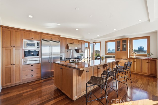 Detail Gallery Image 11 of 37 For 624 6th St, Manhattan Beach,  CA 90266 - 5 Beds | 4 Baths