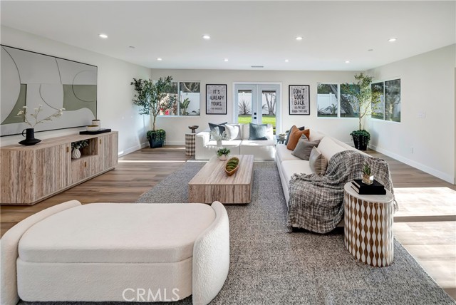 Detail Gallery Image 17 of 41 For 24250 Friar St, Woodland Hills,  CA 91367 - 4 Beds | 4 Baths