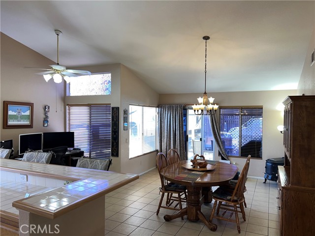 8751 Rosebay Court, Riverside CA: https://media.crmls.org/medias/f1e52faa-914d-4515-a18e-8ef7fde13e9d.jpg