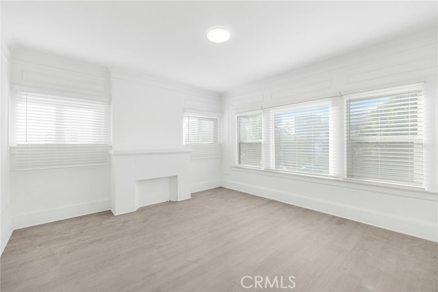 Detail Gallery Image 2 of 23 For 550 N Kenmore Ave #1/2,  Los Angeles,  CA 90004 - 2 Beds | 1 Baths