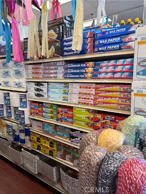 17480 Arrow Boulevard, Fontana CA: https://media.crmls.org/medias/f1e6062e-67df-4ad4-9d5b-9e39bff85609.jpg