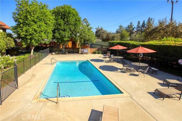 Detail Gallery Image 23 of 23 For 400 W Riverside Dr #2,  Burbank,  CA 91506 - 3 Beds | 2/1 Baths