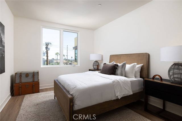 414 Main, Huntington Beach CA: https://media.crmls.org/medias/f1e6c088-75aa-441f-a7e3-71f1bdbca6cd.jpg