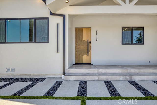 20522 Sherman Way, Winnetka CA: https://media.crmls.org/medias/f1e70a20-ec49-4634-8189-63b12650e2d7.jpg
