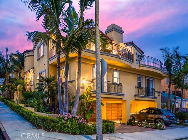 214 10th Street, Hermosa Beach, California 90254, 3 Bedrooms Bedrooms, ,3 BathroomsBathrooms,For Sale,10th,SB18167893