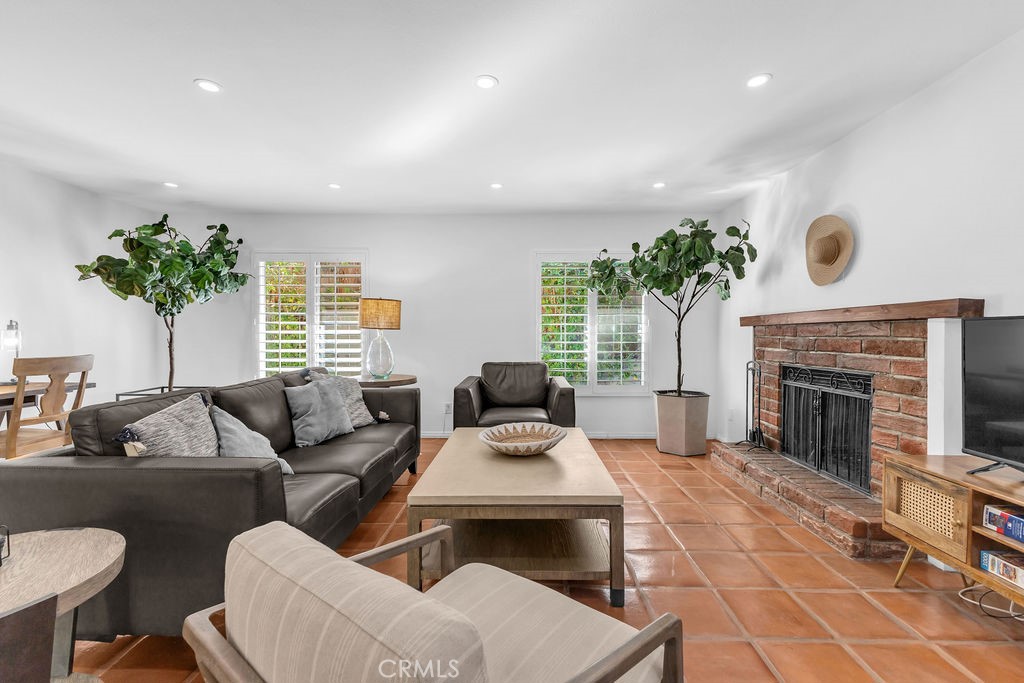 MLS #IG25224988 image #16