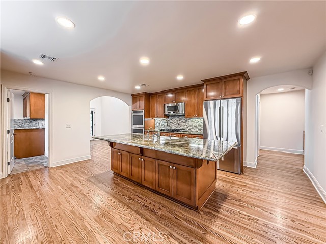 Detail Gallery Image 15 of 60 For 15452 Varden, Sherman Oaks,  CA 91403 - 4 Beds | 4 Baths