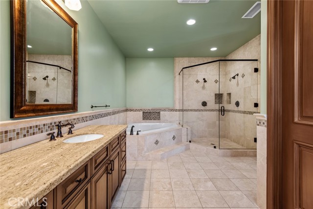 18267 Valley Vista Boulevard, Tarzana CA: https://media.crmls.org/medias/f1e978fe-96c4-4c7e-817a-7b78384653e8.jpg