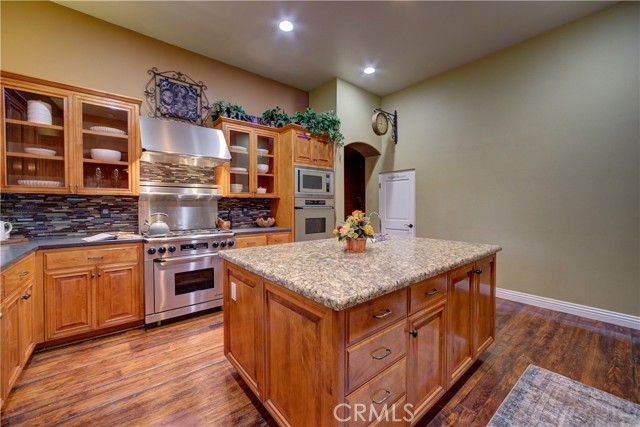 Detail Gallery Image 12 of 41 For 806 Vista Cerro Drive, Paso Robles,  CA 93446 - 4 Beds | 3/1 Baths