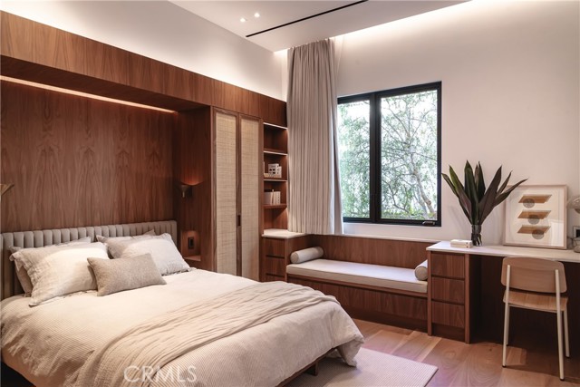 101 N Poinsettia Avenue, Manhattan Beach CA: https://media.crmls.org/medias/f1eae114-2400-4d77-a4af-f590a57fa1d8.jpg