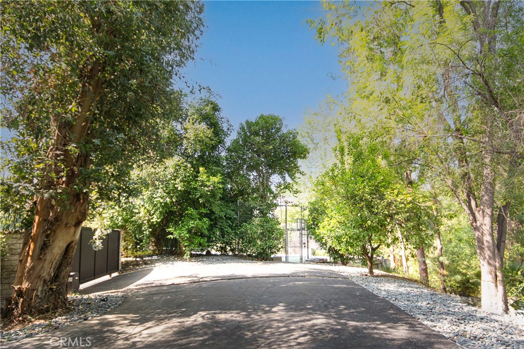 https://media.crmls.org/medias/f1eb4d1d-0671-4189-984c-f7952d06bcc1.jpg?preset=X-Large