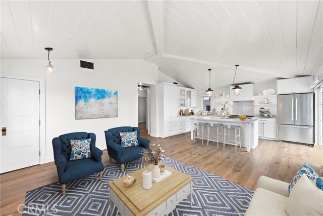 350 Cliff, Laguna Beach CA: https://media.crmls.org/medias/f1eba99a-0edb-4adf-9206-46413ca46355.jpg