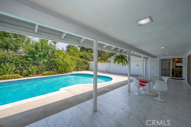 19443 Superior Street, Northridge CA: https://media.crmls.org/medias/f1ebdbcf-da9a-4e08-a3cc-941f6c2ef24b.jpg