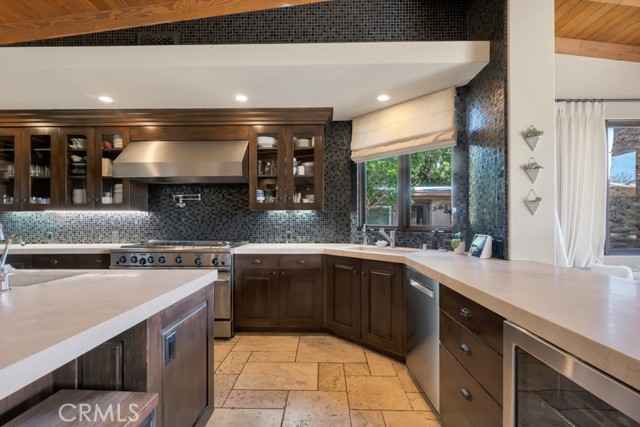 Detail Gallery Image 16 of 68 For 27409 Pacific Coast Hwy, Malibu,  CA 90265 - 4 Beds | 4 Baths