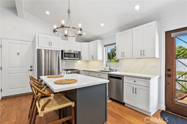 4855 Arcola Avenue, Toluca Lake CA: https://media.crmls.org/medias/f1edb94a-e45e-4bcb-be19-ec468860ce30.jpg