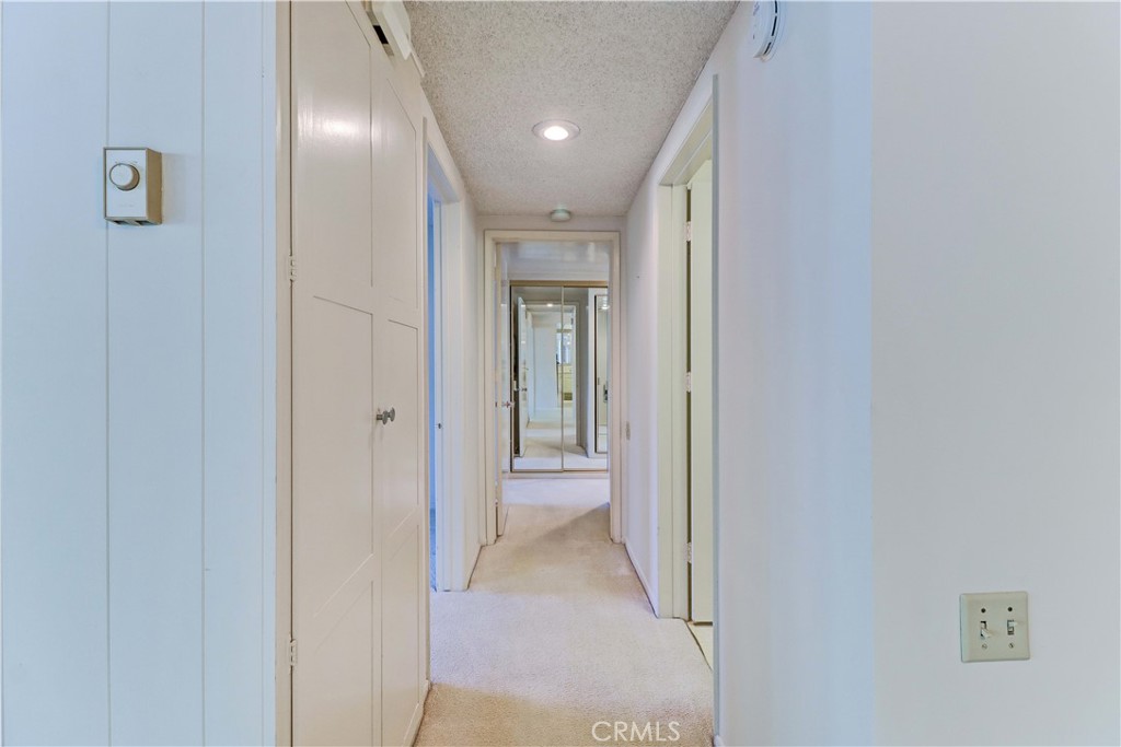 https://media.crmls.org/medias/f1eea9fa-05a6-472e-bb87-ddd3fde1f83e.jpg?preset=X-Large