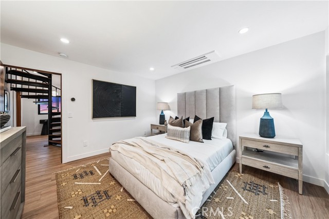 1264 Ozeta Terrace, West Hollywood CA: https://media.crmls.org/medias/f1eeace1-31e1-403b-900a-005e52819c52.jpg
