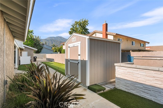 1092 Deborah Street, Upland CA: https://media.crmls.org/medias/f1f033a4-f275-4ef9-9fb7-0804fc9b6c99.jpg