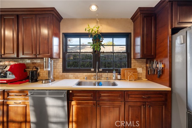 Detail Gallery Image 8 of 29 For 5526 Fulton Ave, Sherman Oaks,  CA 91401 - 4 Beds | 3 Baths