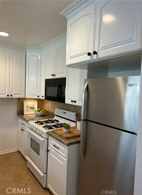 Detail Gallery Image 3 of 54 For 7101 Farralone Ave #135,  Canoga Park,  CA 91303 - 2 Beds | 1 Baths