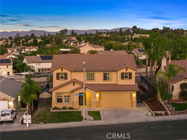 Detail Gallery Image 2 of 53 For 3547 Hawthorne Dr, Corona,  CA 92881 - 3 Beds | 2/1 Baths