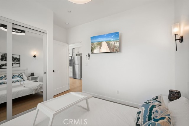 Detail Gallery Image 8 of 27 For 2258 Helios Dr, Los Angeles,  CA 90068 - 2 Beds | 1 Baths