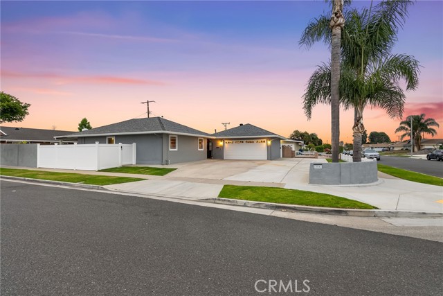 10041 Margo Lane, Westminster CA: https://media.crmls.org/medias/f1f2bf8d-a54d-4f46-92f4-8c839da4ffdc.jpg