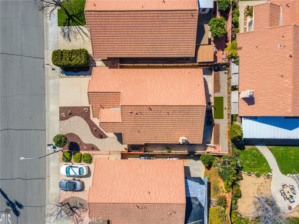 https://media.crmls.org/medias/f1f549ba-2599-4b8c-8374-daab197a923a.jpg?preset=X-Large