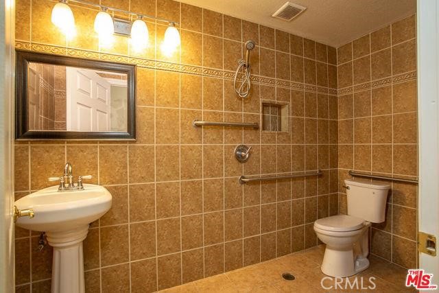 18568 Arbor Gate Lane, Yorba Linda CA: https://media.crmls.org/medias/f1f5627d-dedf-46a4-b0f4-3e14da9ebfbc.jpg
