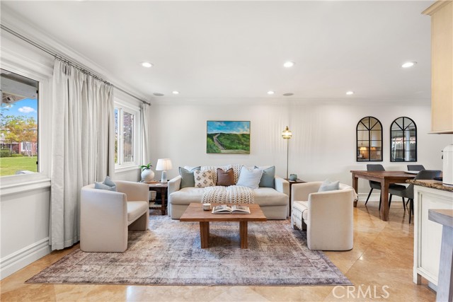 19817 RAMSGATE Lane, Huntington Beach CA: https://media.crmls.org/medias/f1f5fb8d-484b-4c8a-a4d5-edf746790bde.jpg