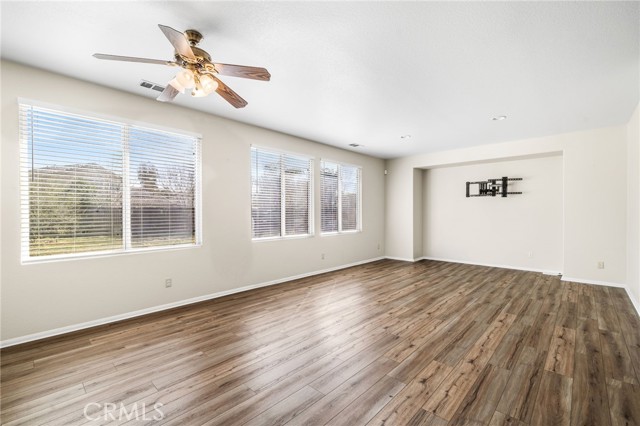 Detail Gallery Image 6 of 47 For 1232 Sunburst, Beaumont,  CA 92223 - 4 Beds | 3 Baths