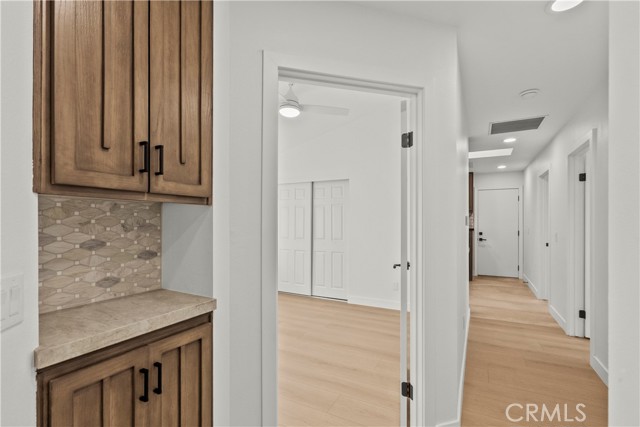 Image 13 of 35 For 25072 Atwood