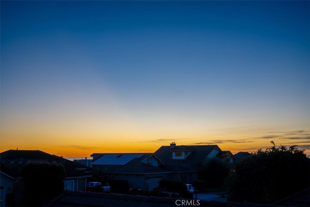 https://media.crmls.org/medias/f1f704ba-cc45-4c59-b19e-545d159d0431.jpg?preset=X-Large