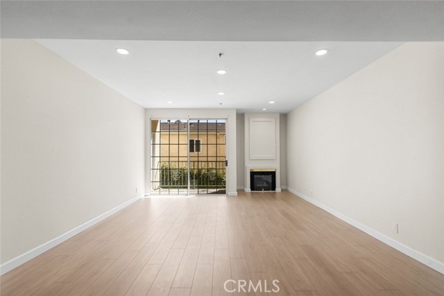 Detail Gallery Image 10 of 32 For 4348 Mammoth Ave #102,  Sherman Oaks,  CA 91423 - 2 Beds | 2/1 Baths