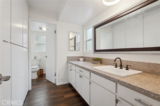 5254 Don Pio Drive, Woodland Hills CA: https://media.crmls.org/medias/f1fa57ad-dbe5-46a4-a61e-c4494aacef9f.jpg