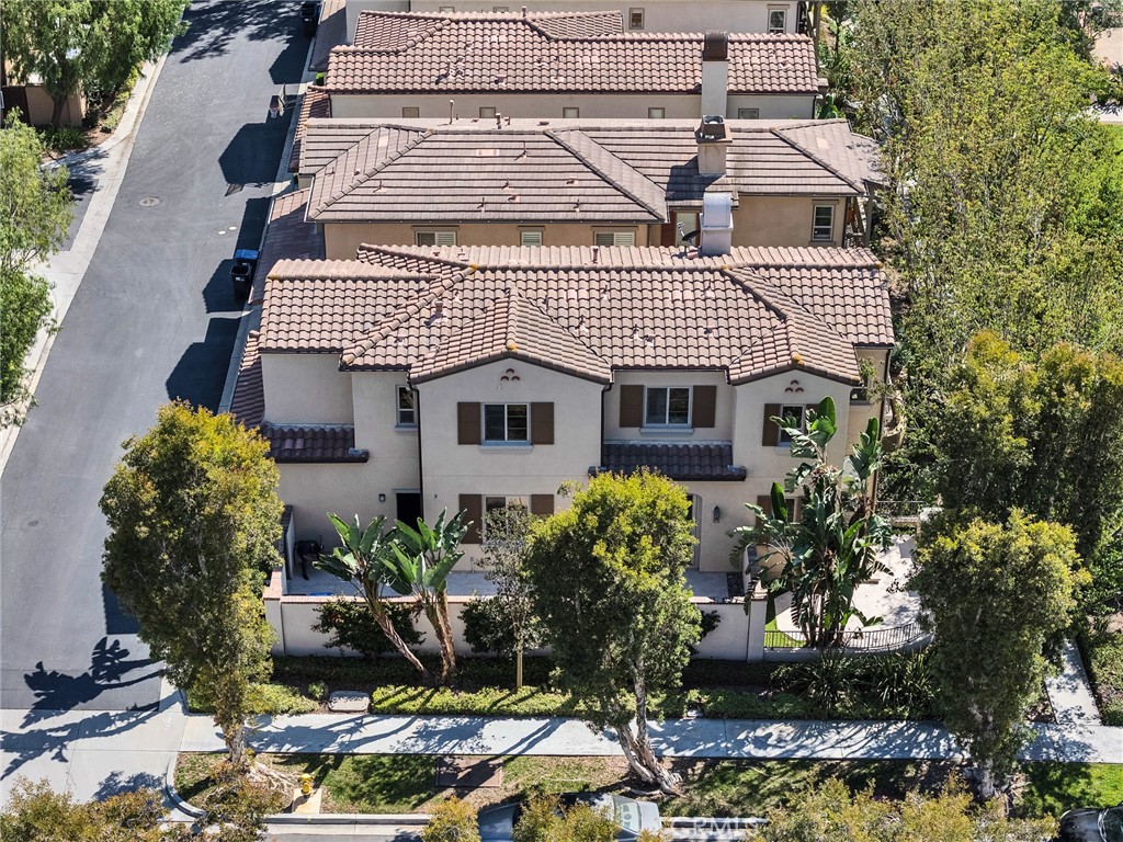 https://media.crmls.org/medias/f1fac094-59dc-4d02-914a-6d39512d4407.jpg?preset=X-Large