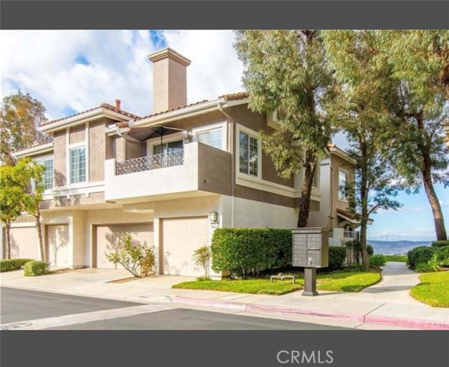 8065 E Sandstone Drive, Anaheim Hills CA: https://media.crmls.org/medias/f1fb22fa-f870-408b-a2f6-0332c24219f4.jpg