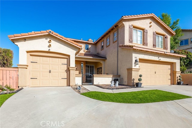 Detail Gallery Image 3 of 48 For 43 Vista Palermo, Lake Elsinore,  CA 92532 - 5 Beds | 4 Baths