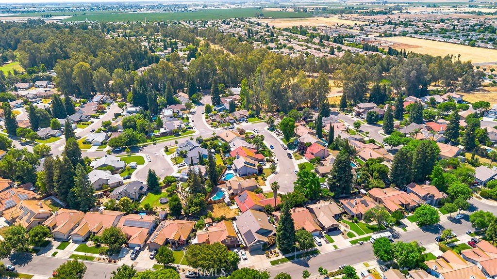 https://media.crmls.org/medias/f1fba3bf-5951-42d6-9539-14787c0264d7.jpg?preset=X-Large