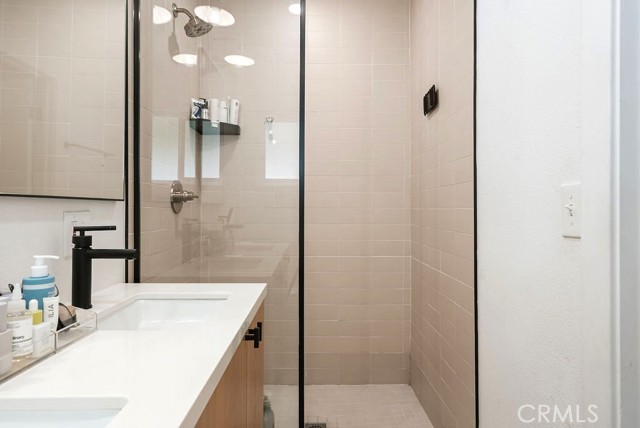 Detail Gallery Image 36 of 48 For 4028 Don Diablo, Los Angeles,  CA 90008 - 3 Beds | 2 Baths