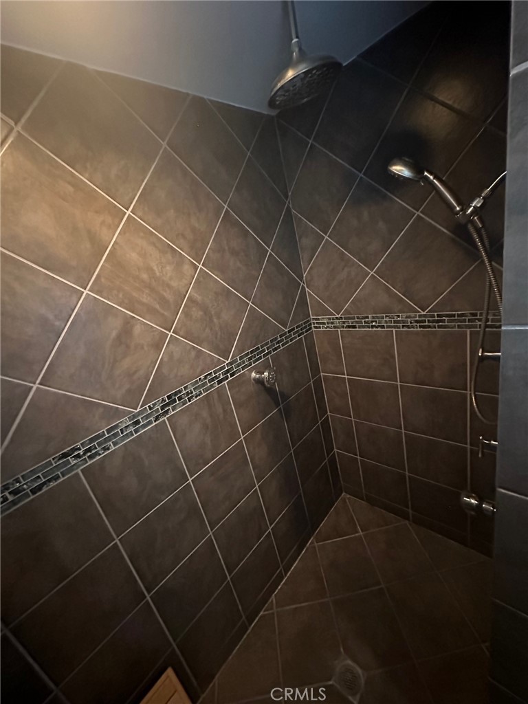 https://media.crmls.org/medias/f1fc4afb-22d4-4392-91e8-eeb1fb8a66dd.jpg?preset=X-Large